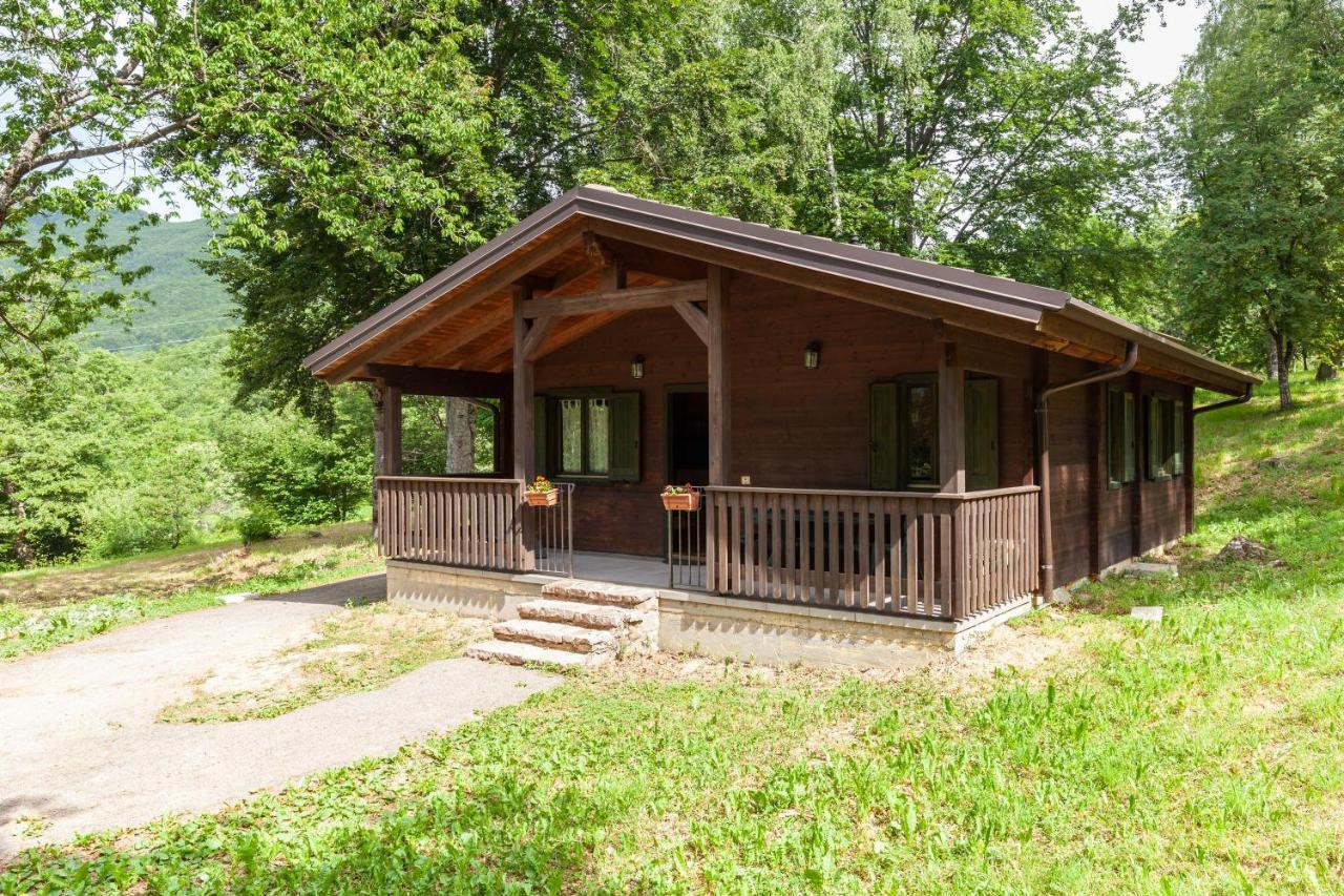Villaggio Anemone - Chalet Mirtillo Capanne di Sillano Exterior photo